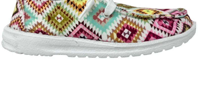 Adair Slip-On Shoes In White & Pink Suede Desert Boot 