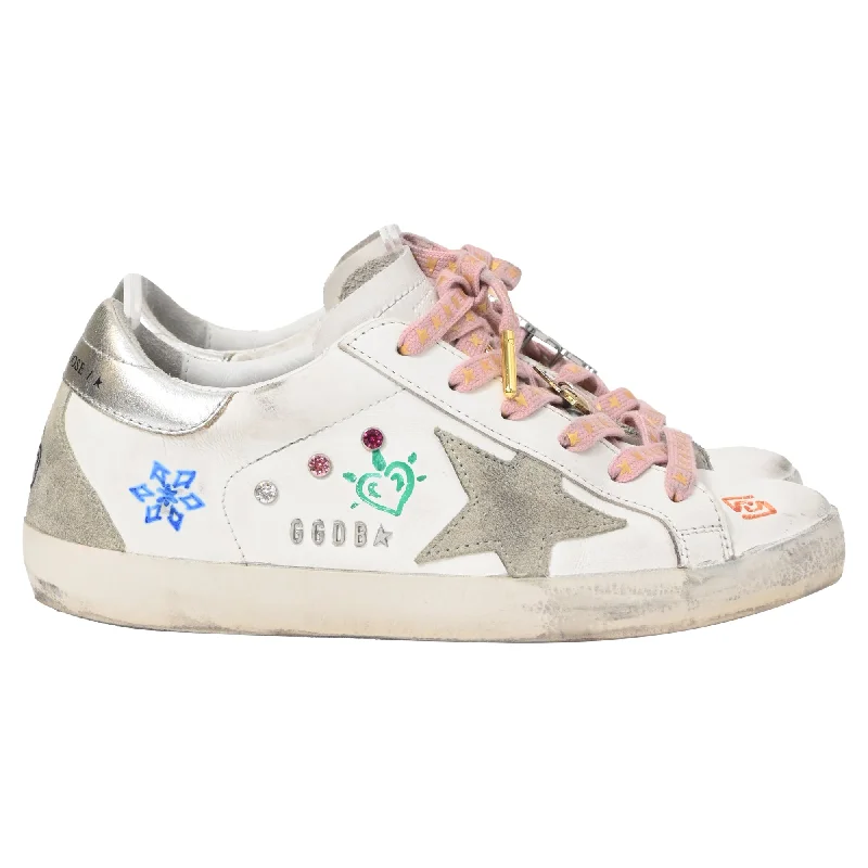 Golden Goose Superstar with Charms Low-Top Sneakers in White Leather Art Deco - Inspired Shoe Look Golden Goose Superstar with Charms Low-Top Sneakers in White Leather Art Deco - Inspired Shoe Look