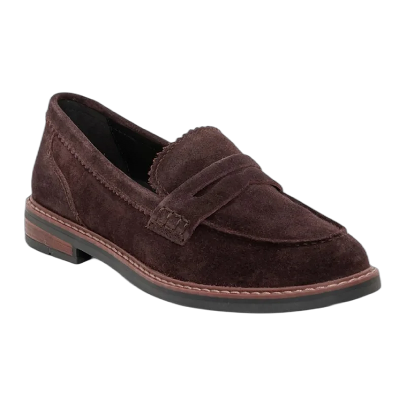 Kalendra Lightweight Tennis Sneaker Look  