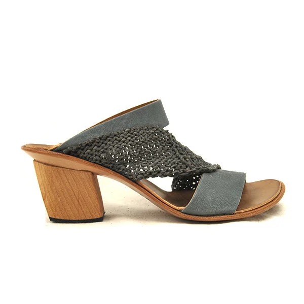 Bracket Checkered Shoe Pattern Look  