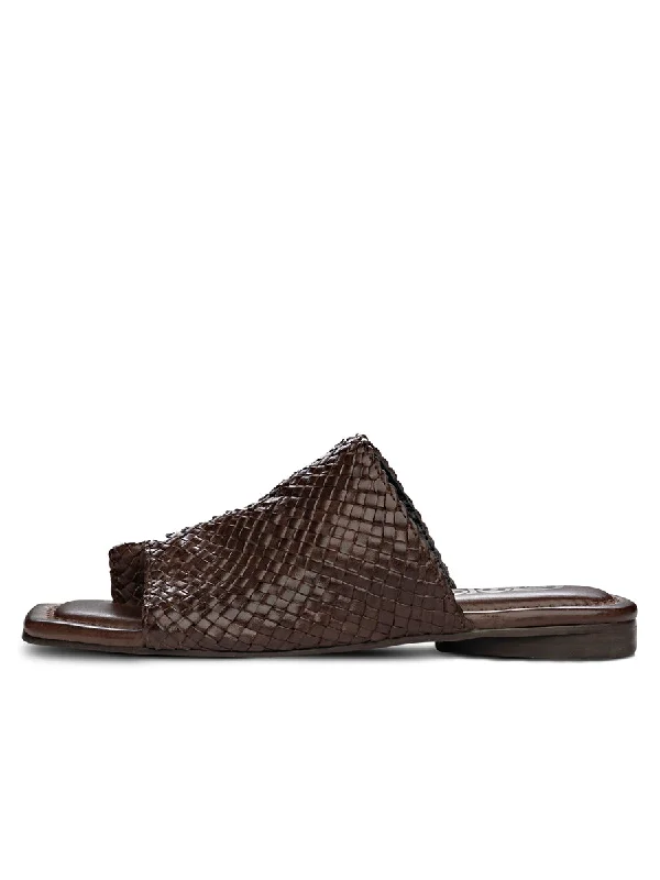 Chic Metallic Trim Shoe Design  