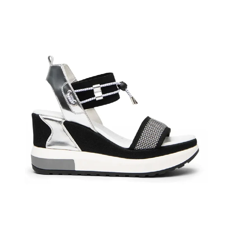 E112650D 105 Retro Basketball Sneaker Design  