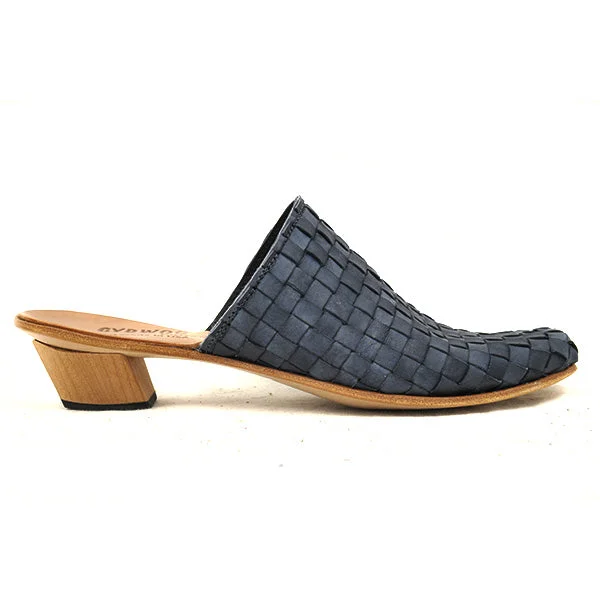 East - M Retro Plimsoll Style  