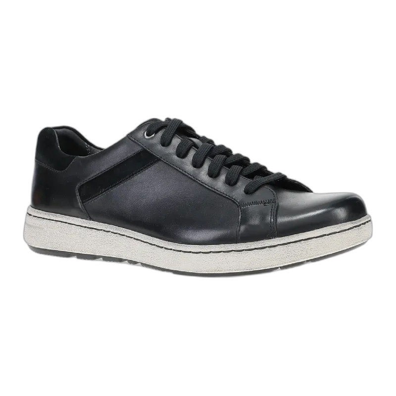 Trevor Minimalist Sneaker Style  